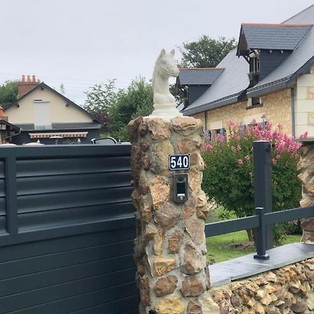 Un Coin De Paradis Bed & Breakfast Bauge-en-Anjou Exterior photo